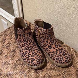 New w/o tags - Cheetah print booties - Tucker and Tate girls size 9